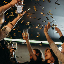 Load image into Gallery viewer, Inspirational 2022 Graduation Gifts Keychain Chirstmas Ornament Medical High School College Graduation Gifts for Her Him Doctor Nurse Grad Gifts for Graduates Women Men Friend Master Senior Students