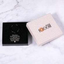 Load image into Gallery viewer, Class of 2022 Graduation Gifts for Her Him Keychain 2022 Medical High School College Graduation Gifts for Son Daughter Boys Girls Inspirational 2022 Grad Gifts for Senior Students Women Men Master PHD