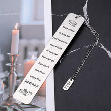 Load image into Gallery viewer, Class of 2022 Graduation Gifts for Her Him Bookmark Seniors 2022 Medical High School College Graduation Gifts for Son Daughter Boys Girls Inspirational 2022 Grad Gifts for Women Men Master Nurses PHD
