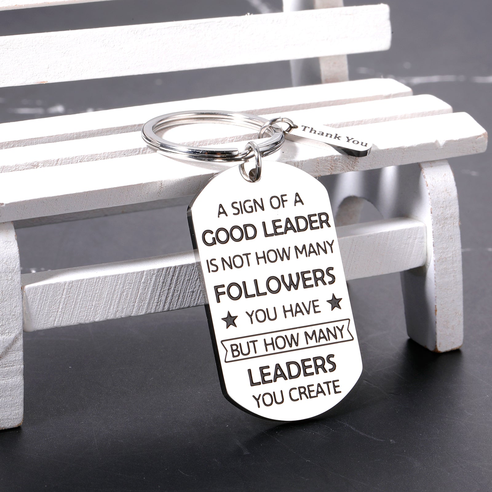 Leaders Boss Gifts Keychain for Christmas Men Women Office Gifts World Best  Boss Keyring for Supervisor